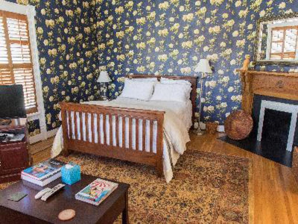 Charles Bass House Bed & Breakfast Южный Бостон Номер фото